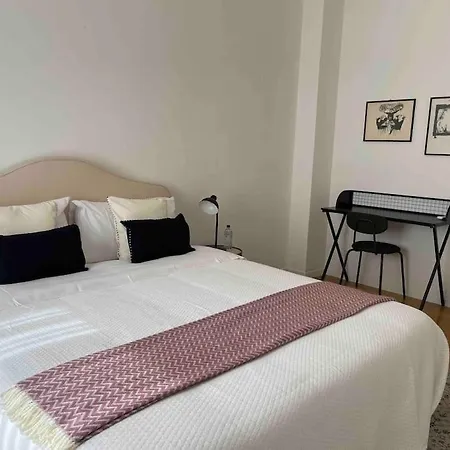 Artsy Flat With Shared Pool Διαμέρισμα