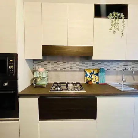 Artsy Flat With Shared Pool * Milano
