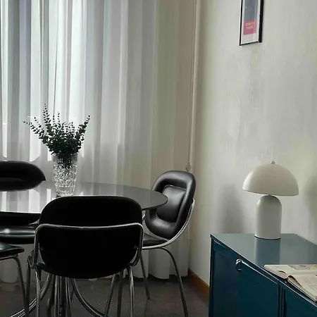 Artsy Flat With Shared Pool Lägenhet