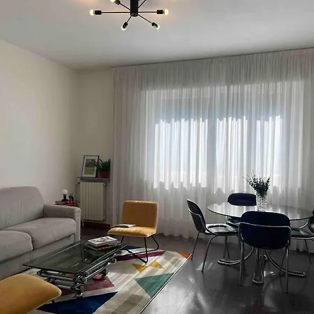 Artsy Flat With Shared Pool Appartement Milaan