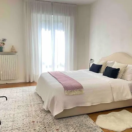 Artsy Flat With Shared Pool Appartement *